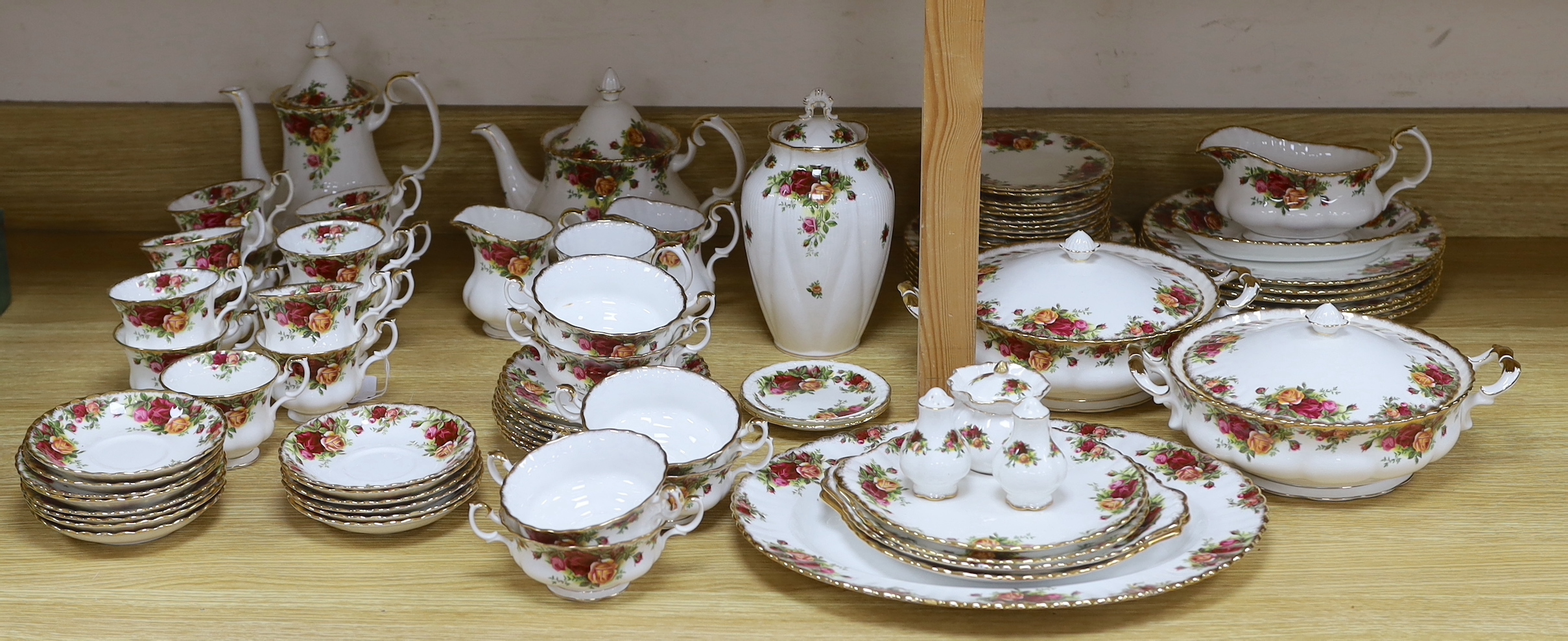 A Royal Albert ‘Old Country Roses’, a dinner and tea service